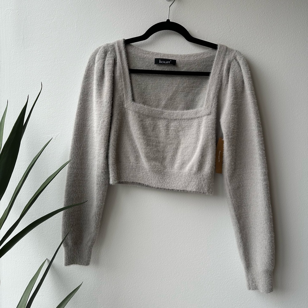 Super soft brand new with tags crop sweater!